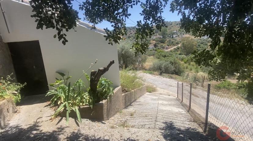 Venta de finca rústica en Comares