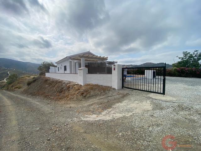 Venta de finca rústica en Cútar