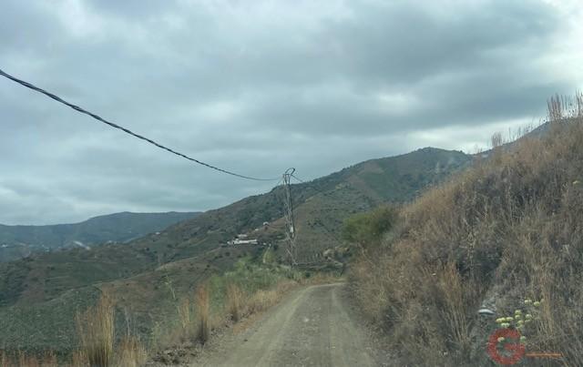 Venta de finca rústica en Cútar