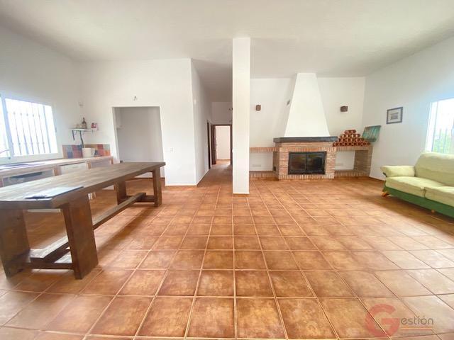 Venta de finca rústica en Cútar