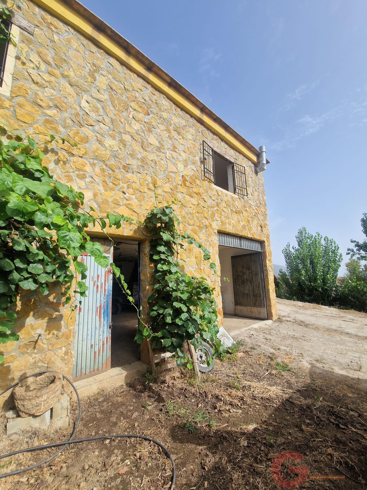 Venta de finca rústica en Lanjarón