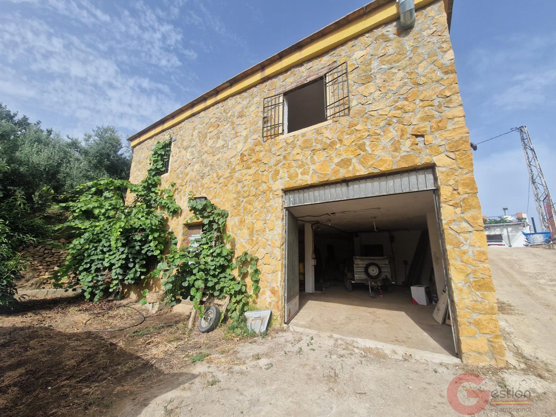 Venta de finca rústica en Lanjarón