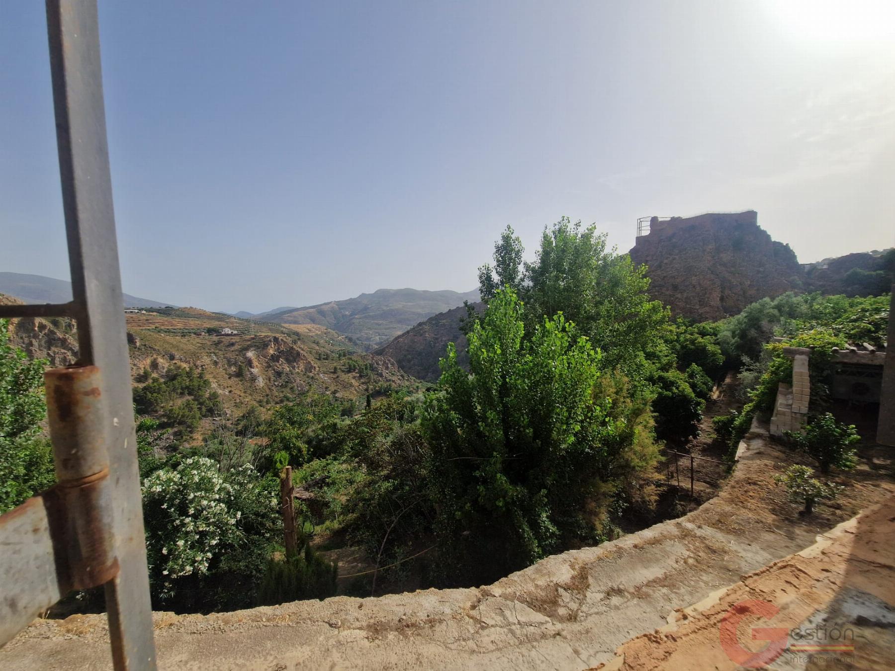 Venta de finca rústica en Lanjarón