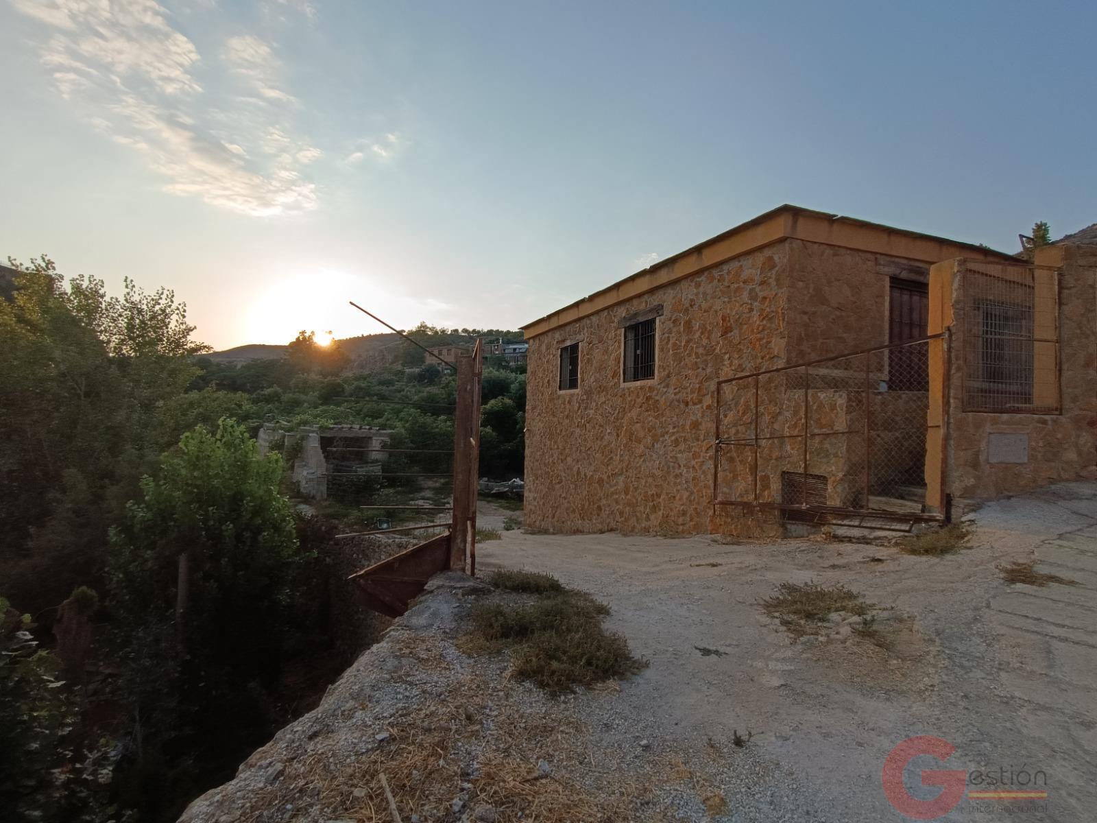 Venta de finca rústica en Lanjarón
