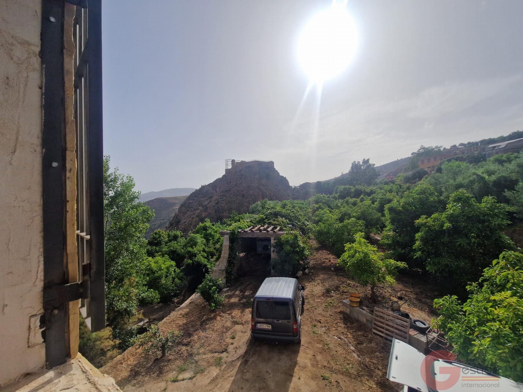 Venta de finca rústica en Lanjarón