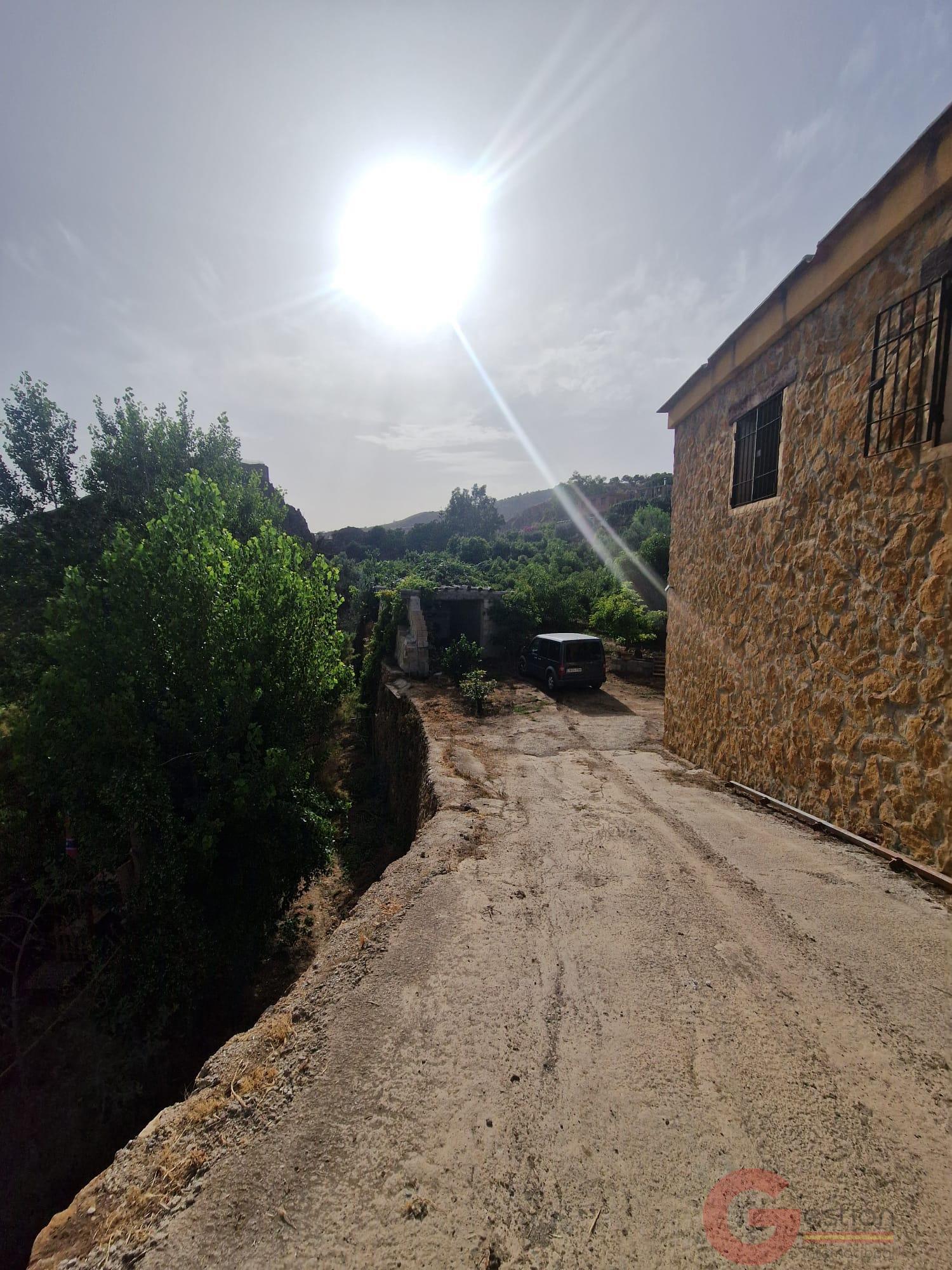 Venta de finca rústica en Lanjarón