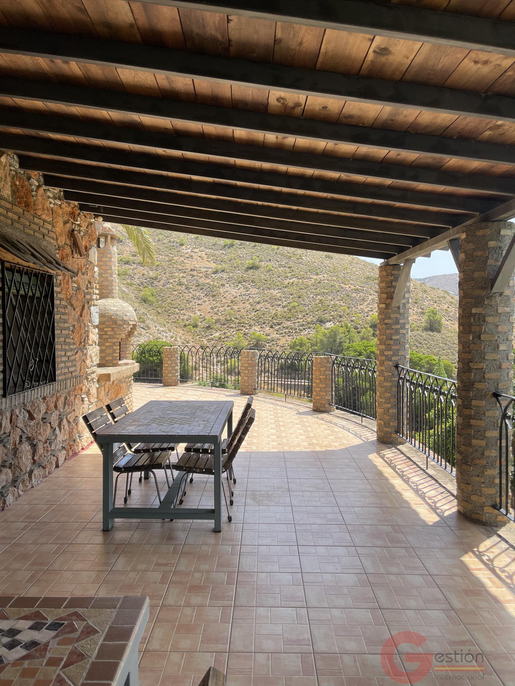 Venta de finca rústica en Lobres