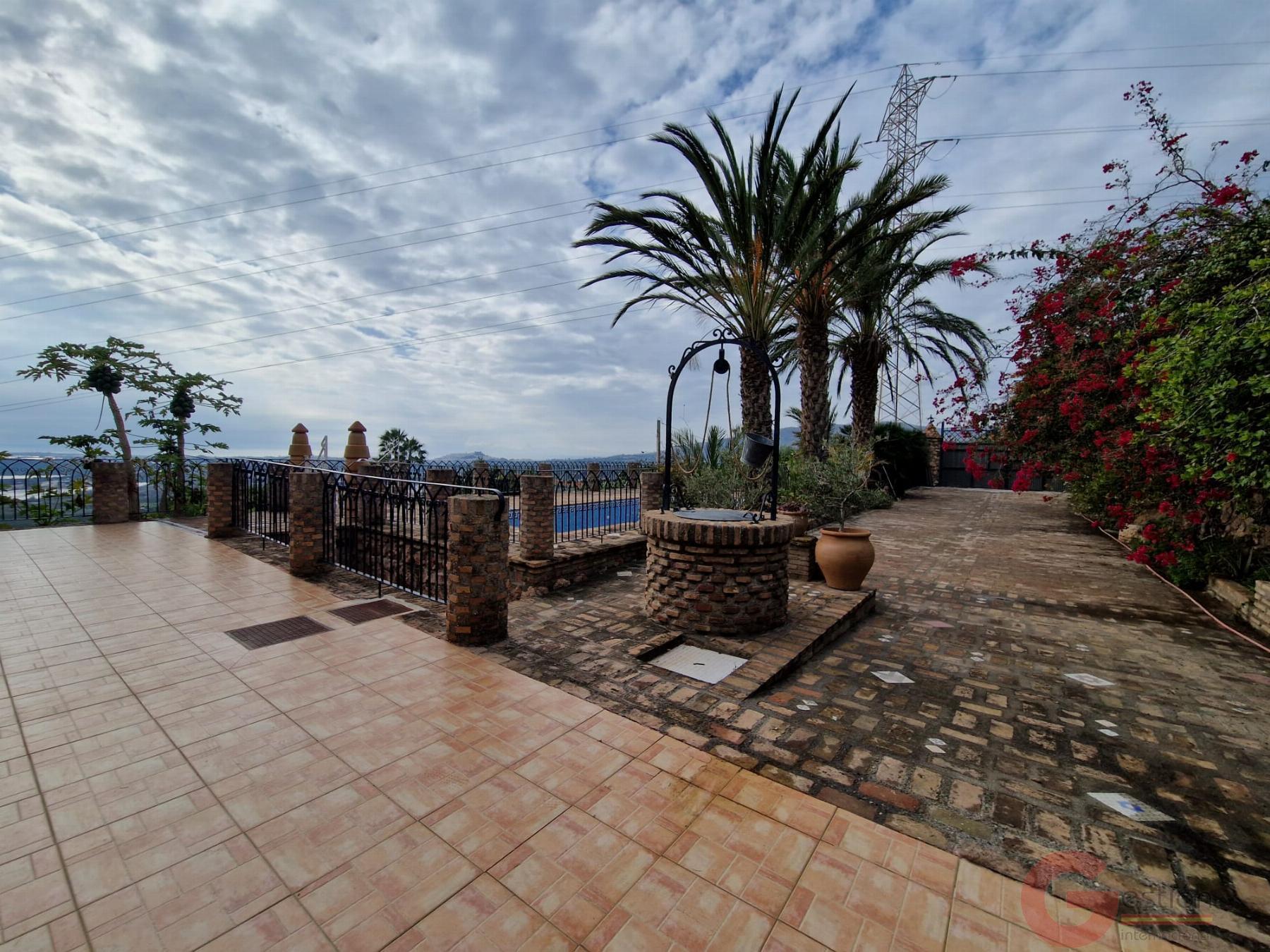 Venta de finca rústica en Lobres