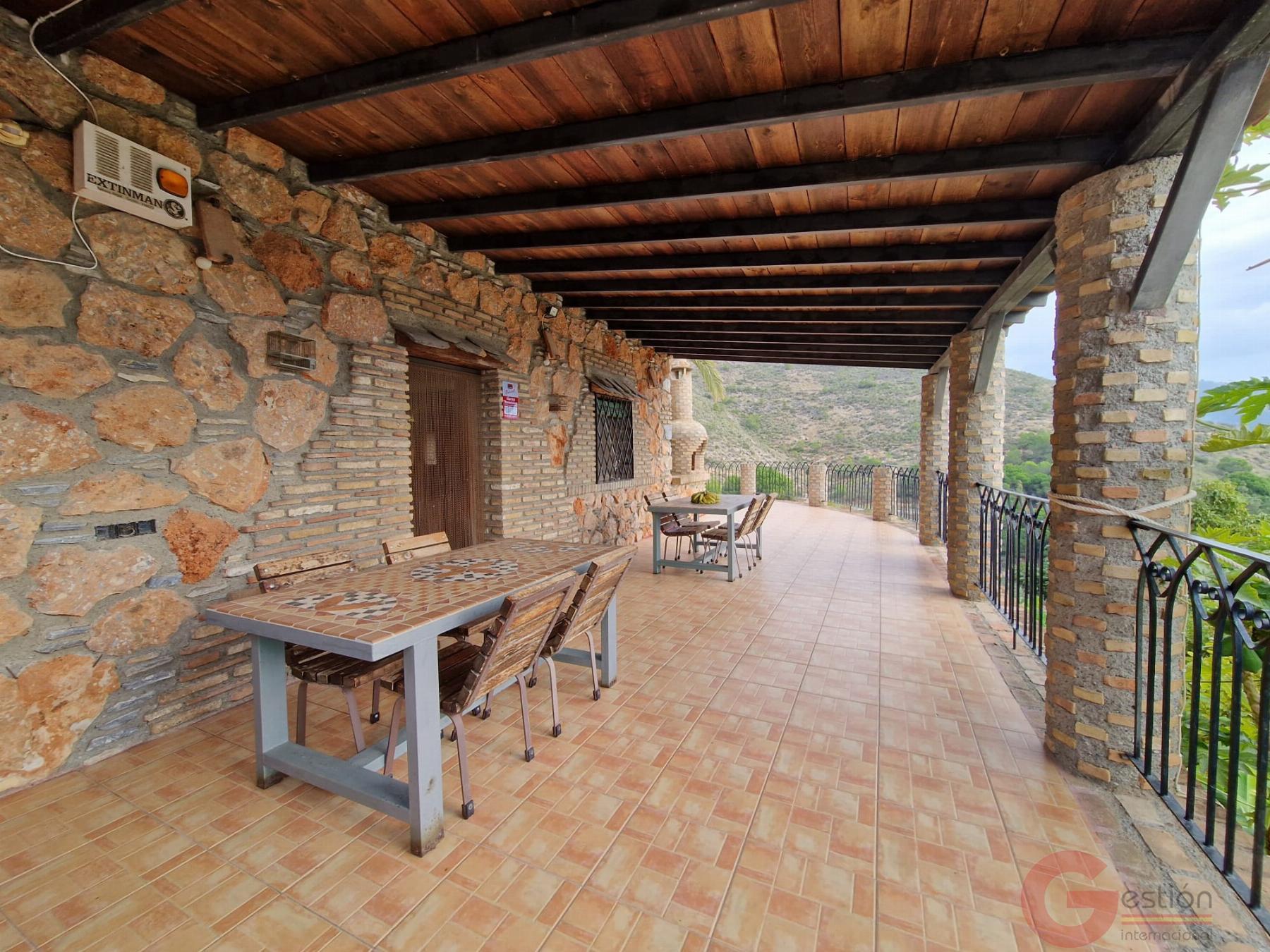 Venta de finca rústica en Lobres