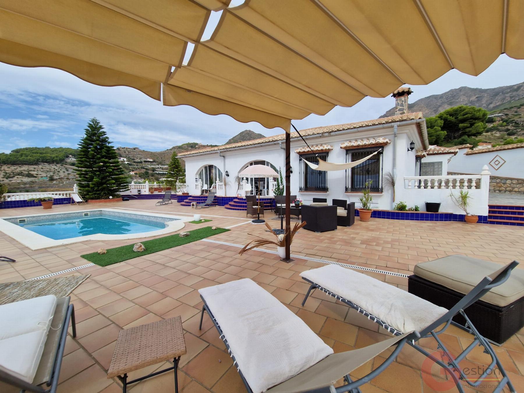 Venta de finca rústica en Molvízar