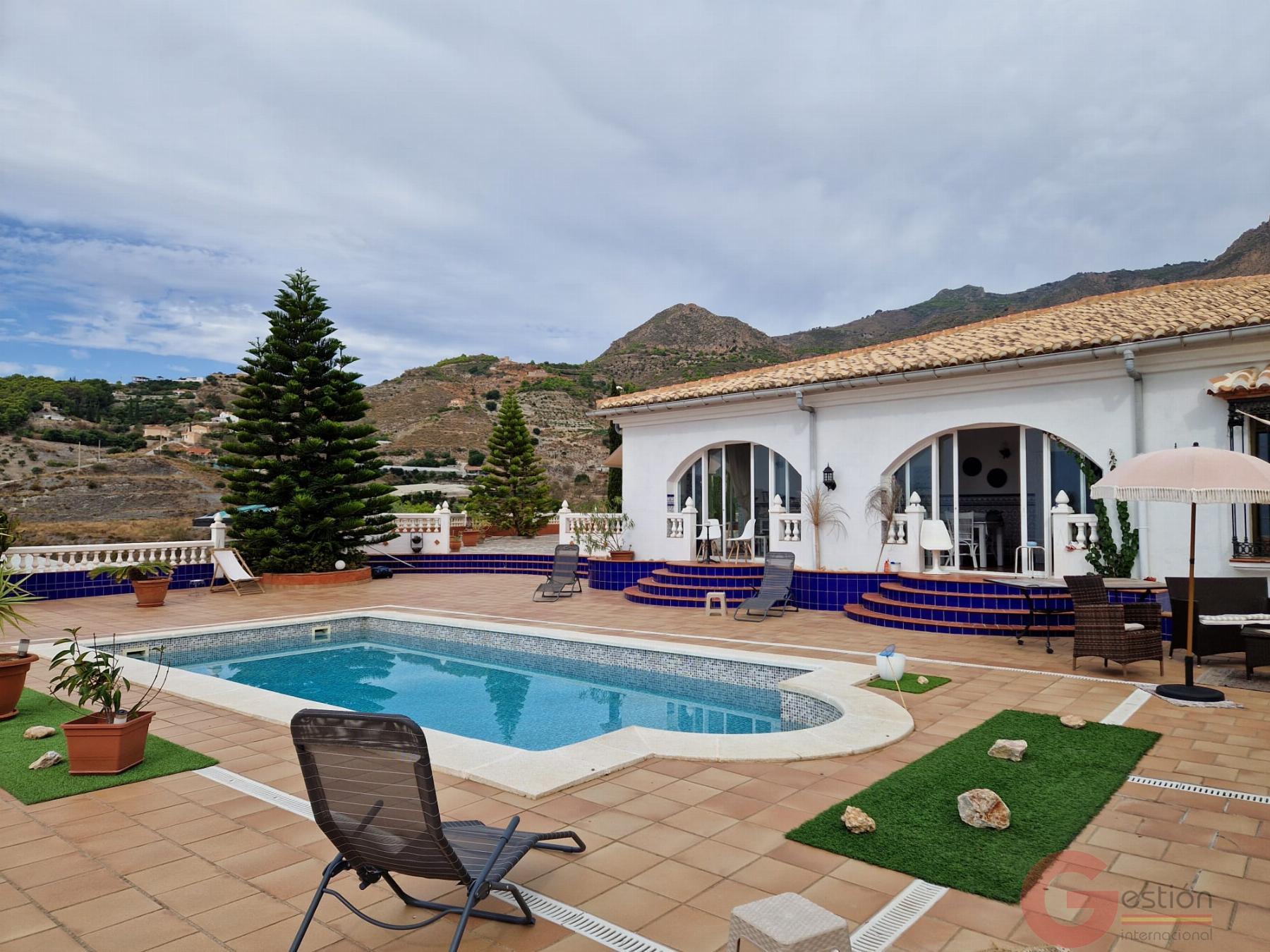 Venta de finca rústica en Molvízar
