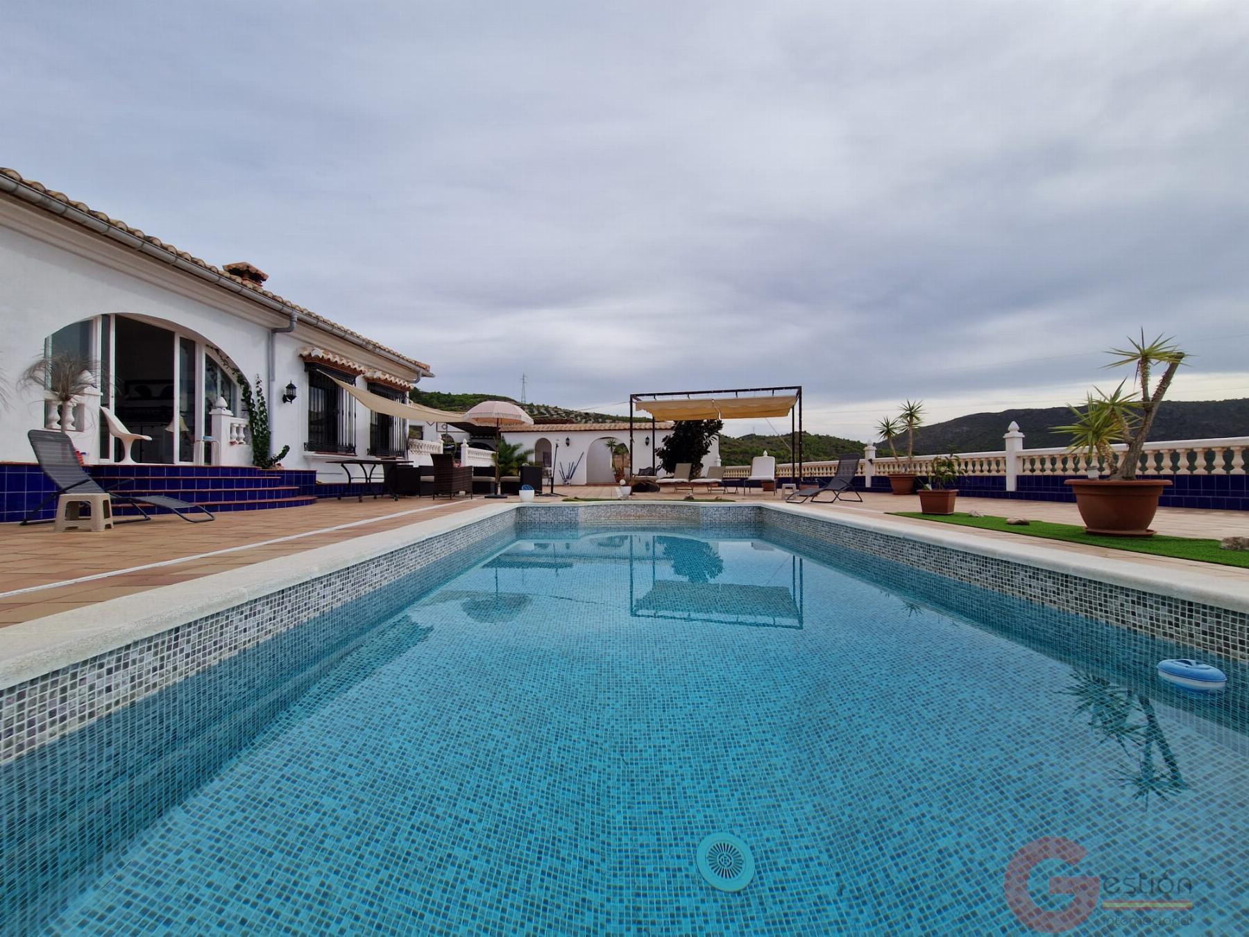 Venta de finca rústica en Molvízar