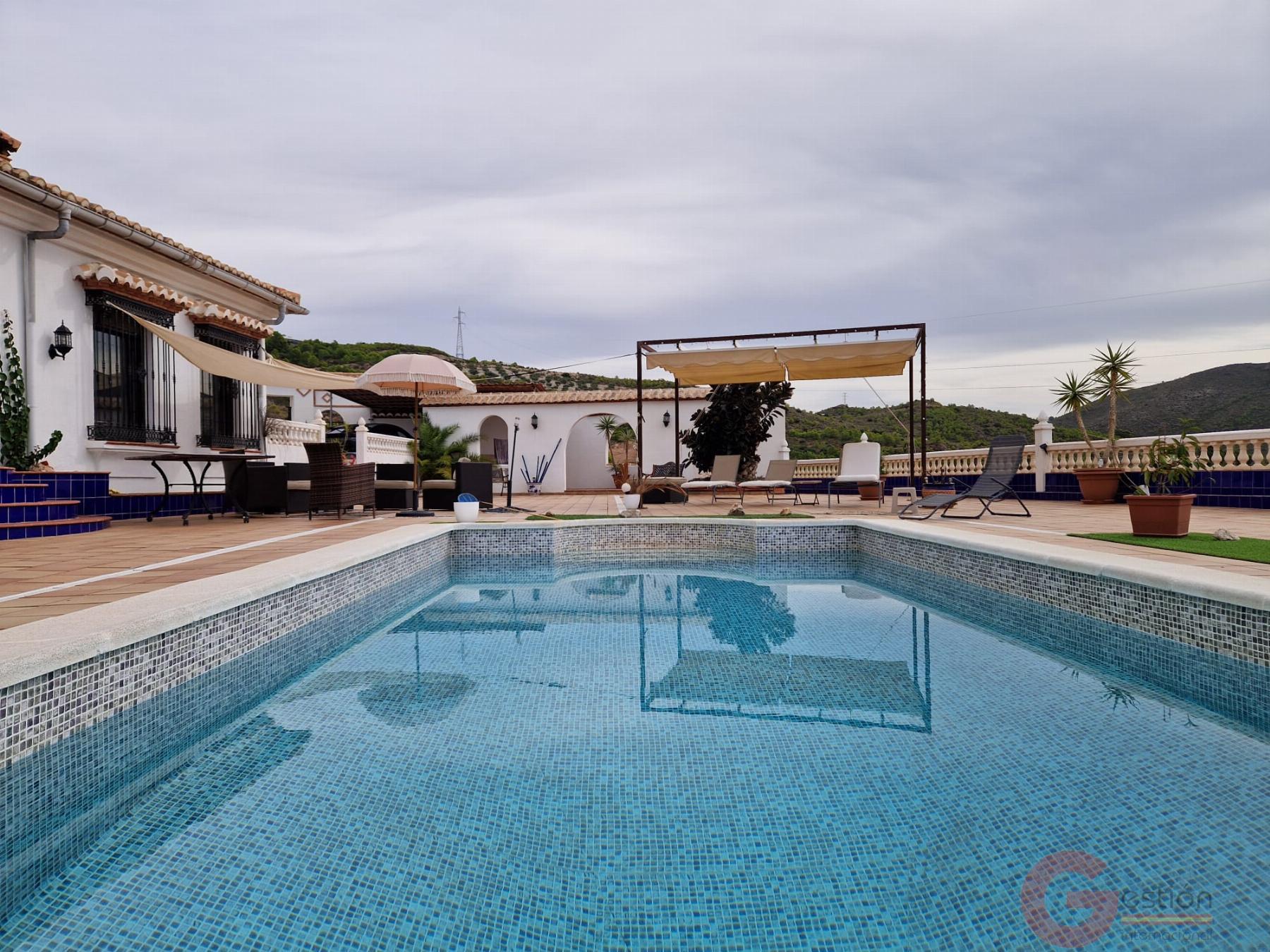 Venta de finca rústica en Molvízar