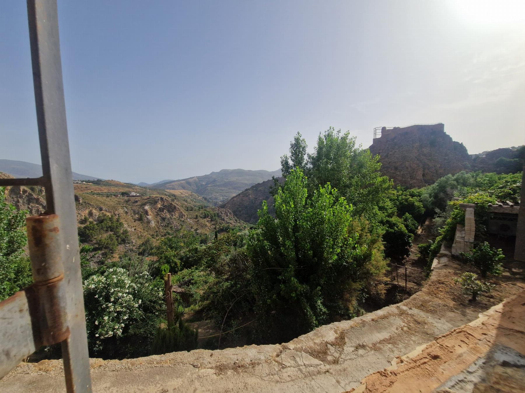 Venta de finca rústica en Lanjarón