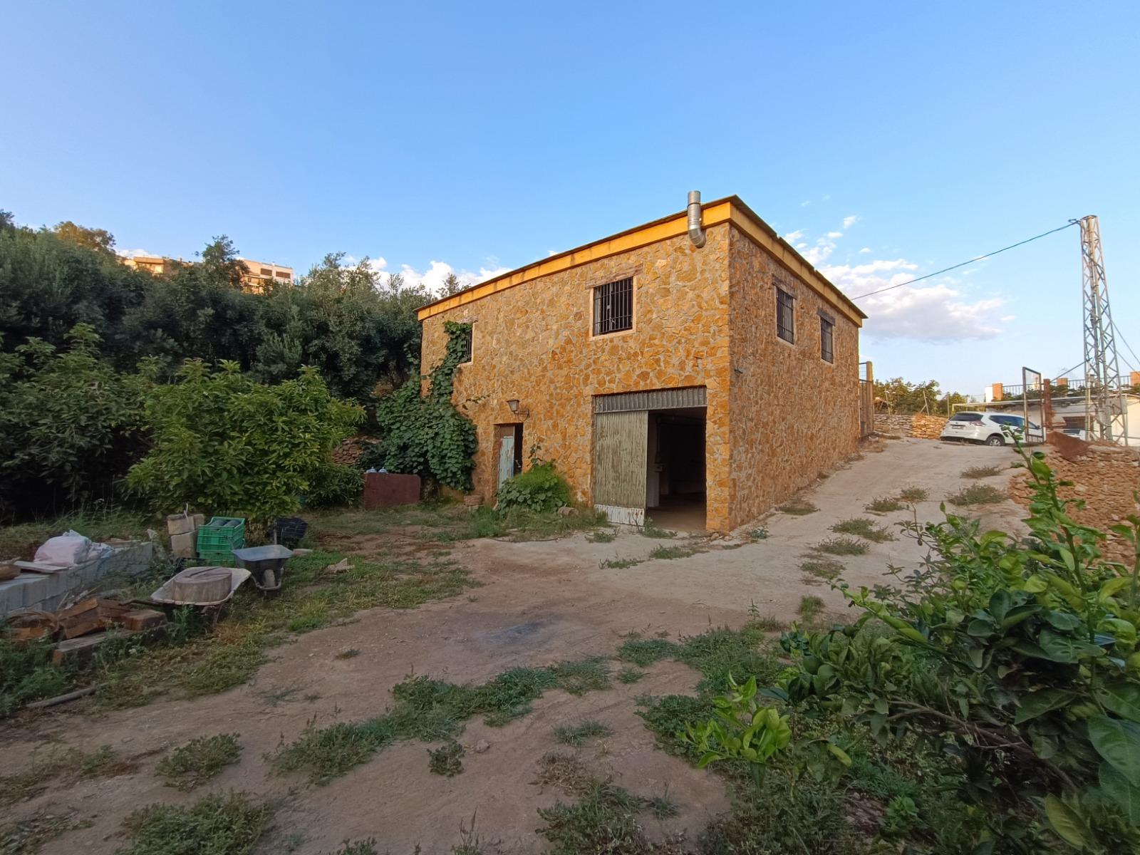 Venta de finca rústica en Lanjarón