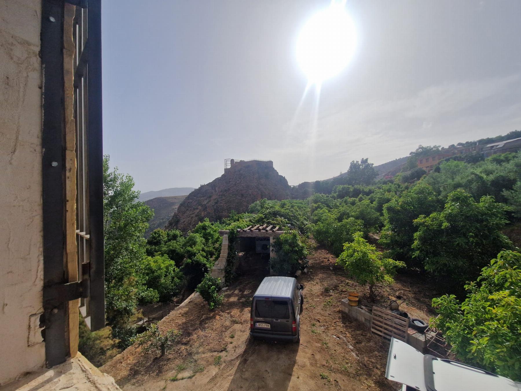 Venta de finca rústica en Lanjarón