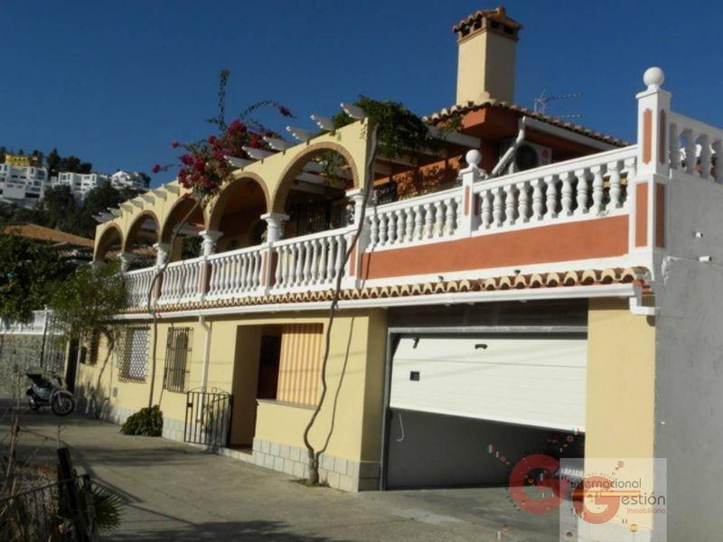For sale of villa in Almuñécar