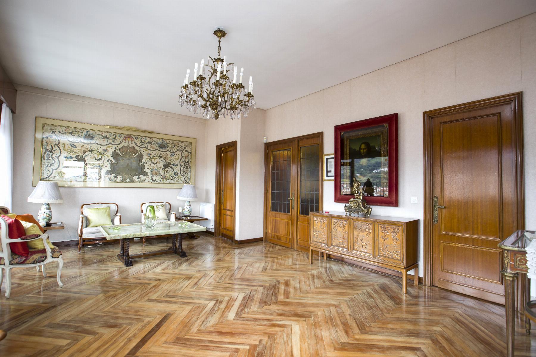 For sale of penthouse in Bilbao