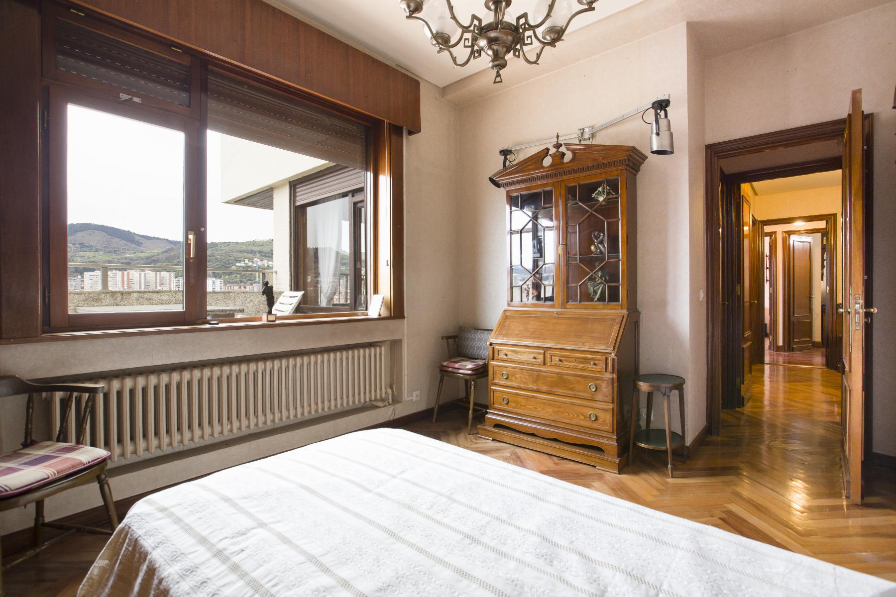 For sale of penthouse in Bilbao