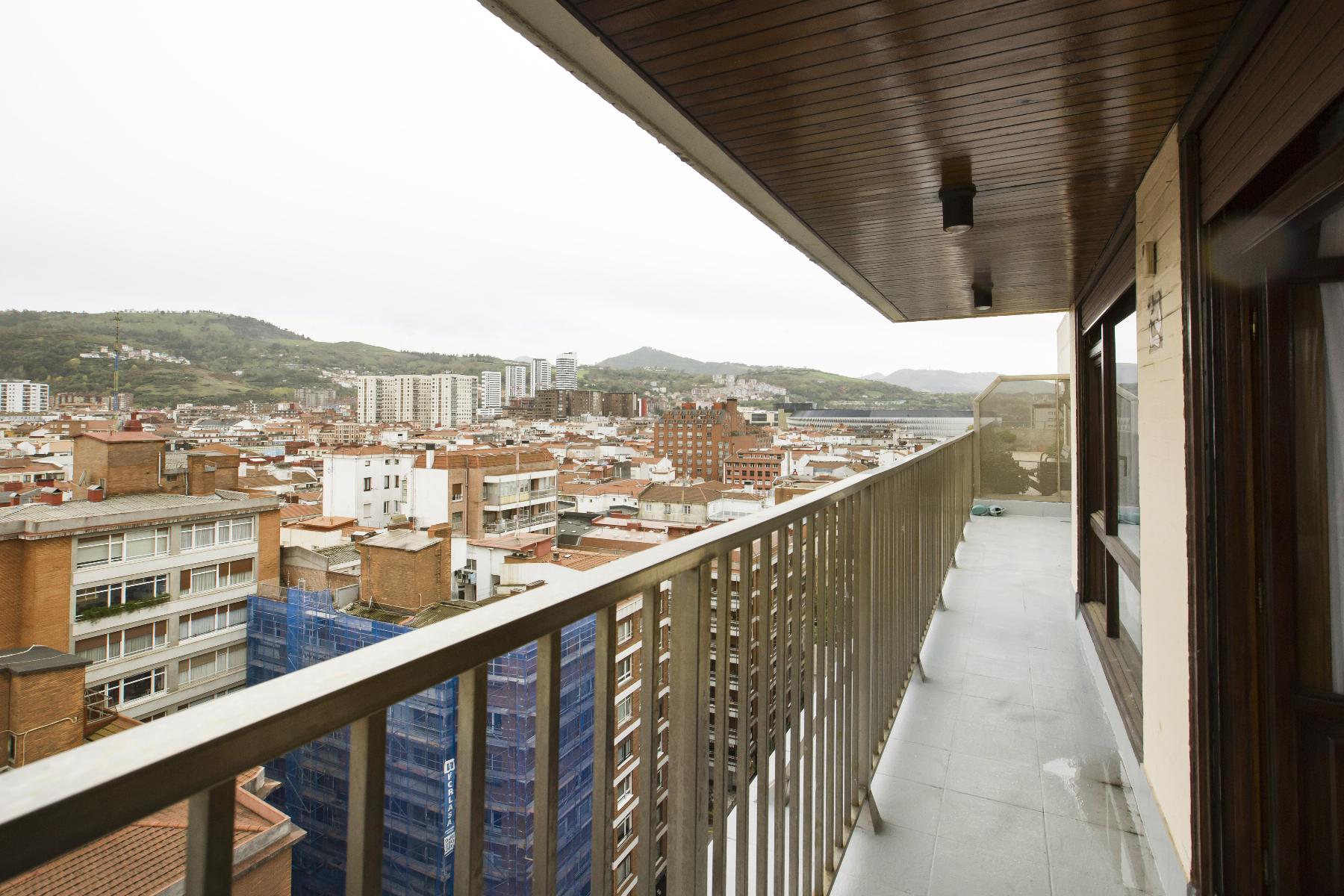 For sale of penthouse in Bilbao