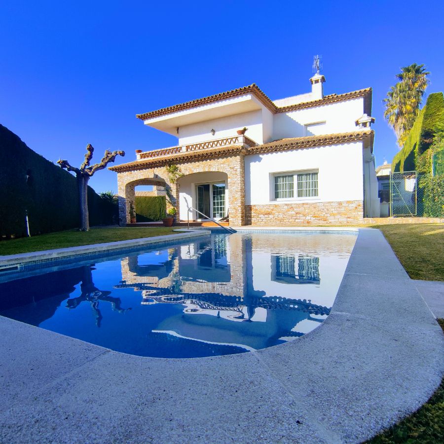 For sale of chalet in Platja d´Aro