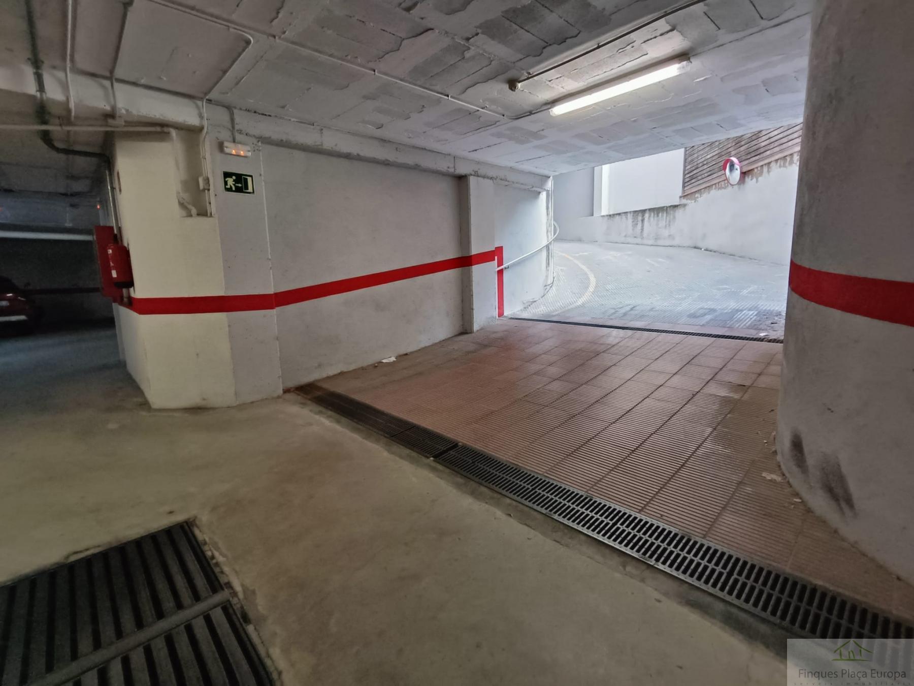 Vente de garage dans Santa Cristina D´aro