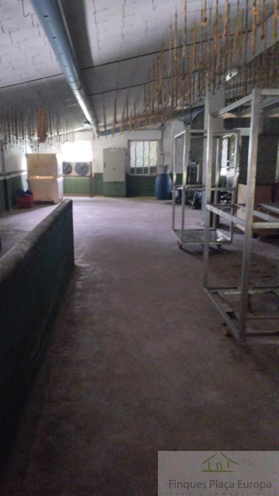 For sale of industrial plant/warehouse in Cáceres