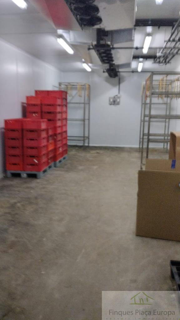 For sale of industrial plant/warehouse in Cáceres