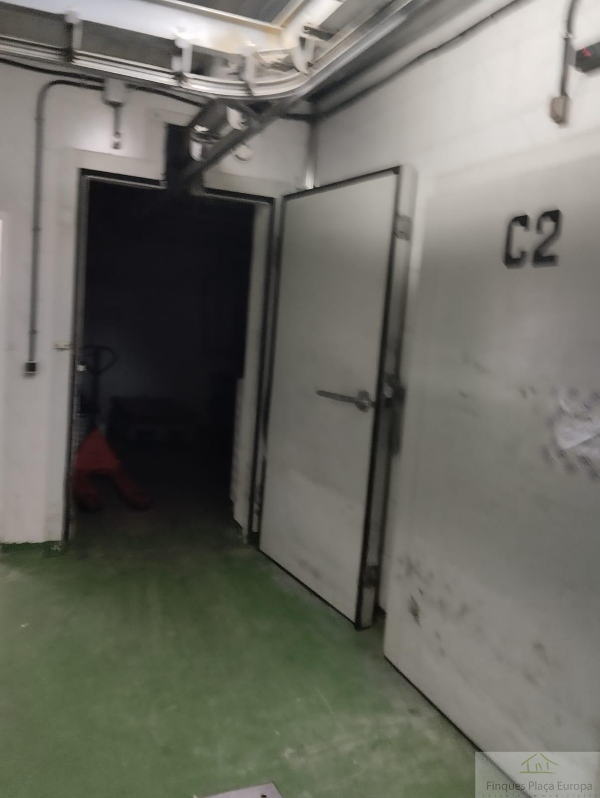 For sale of industrial plant/warehouse in Cáceres