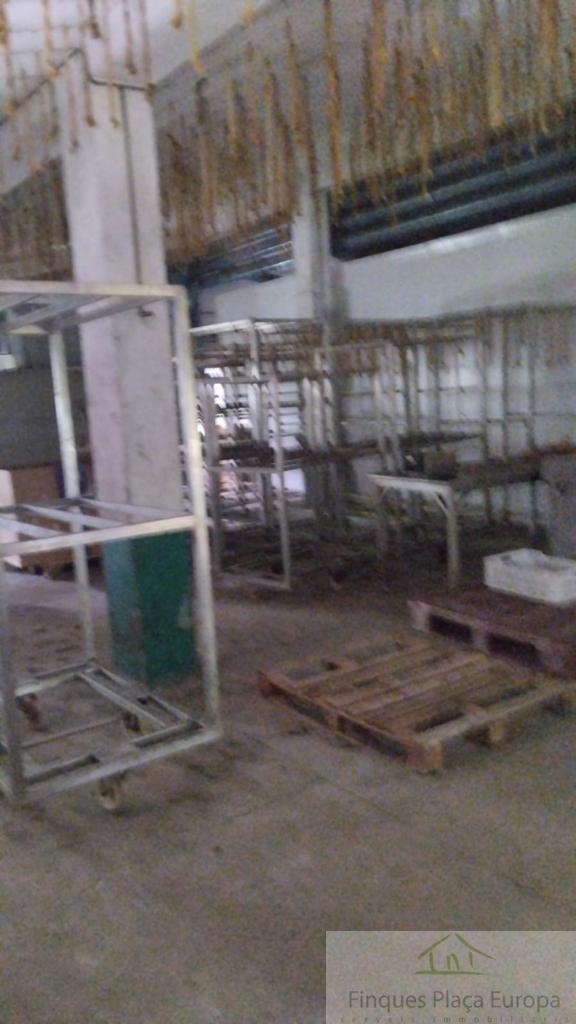 For sale of industrial plant/warehouse in Cáceres