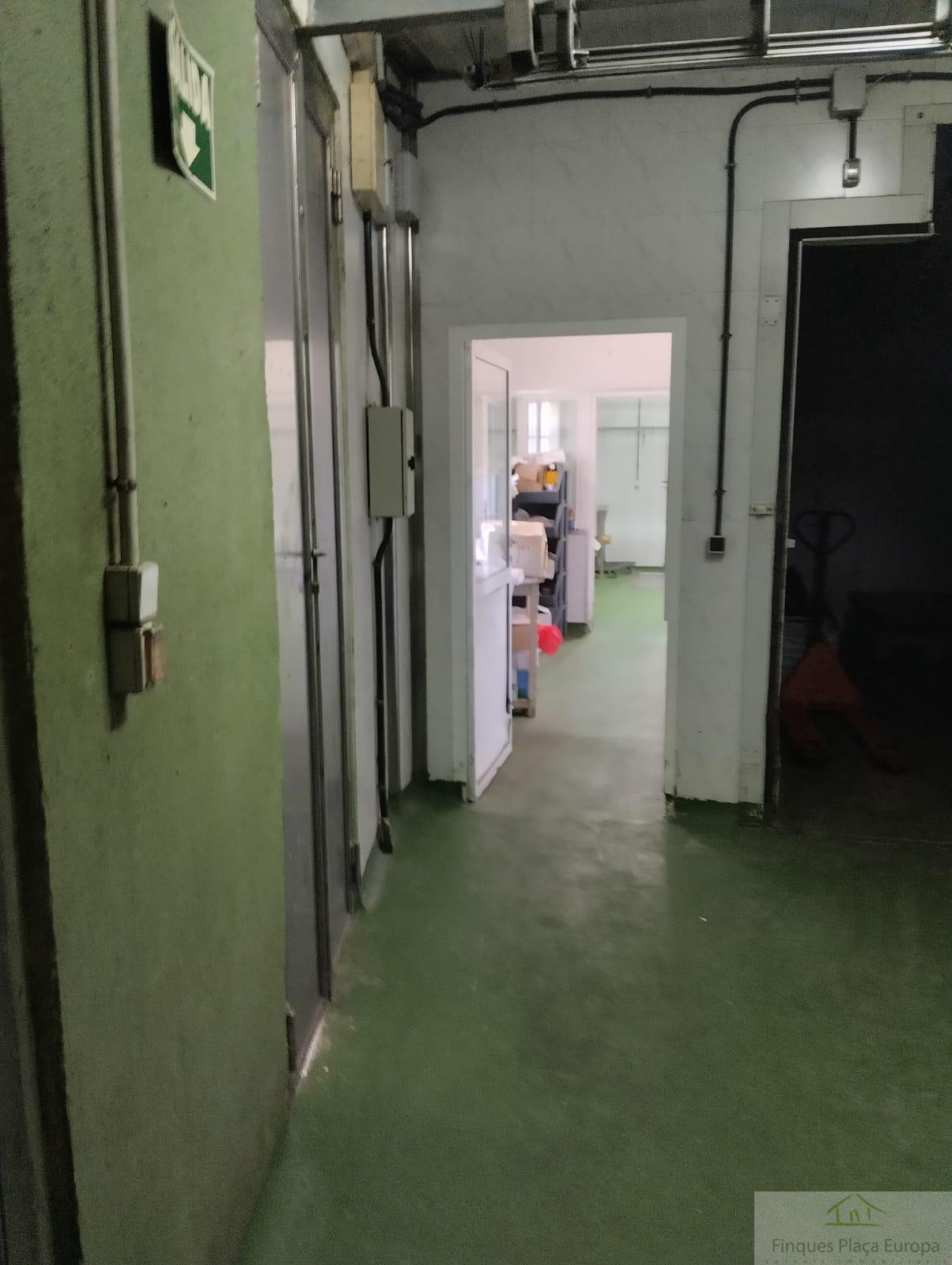 For sale of industrial plant/warehouse in Cáceres