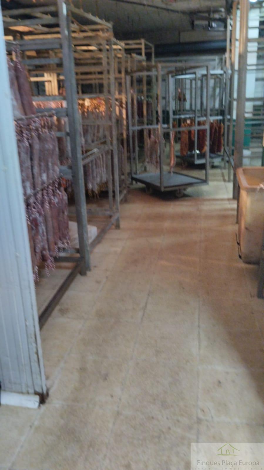 For sale of industrial plant/warehouse in Cáceres