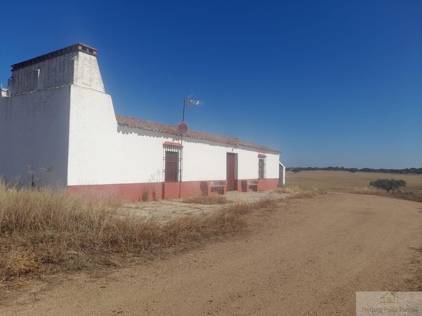 For sale of rural property in Badajoz