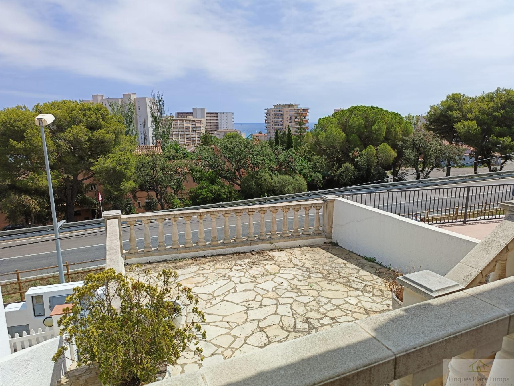 Продажа от

 Домa на Sant Antoni de Calonge