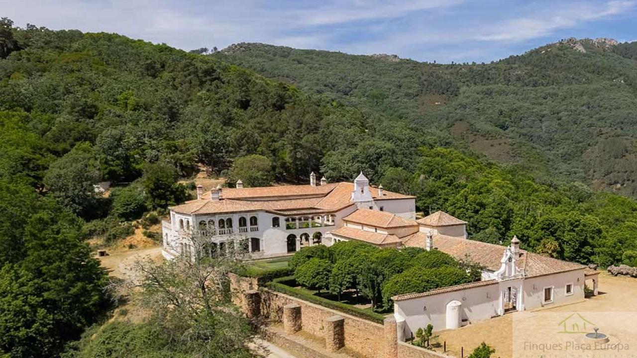 Venda de finca rústica a Guadalupe