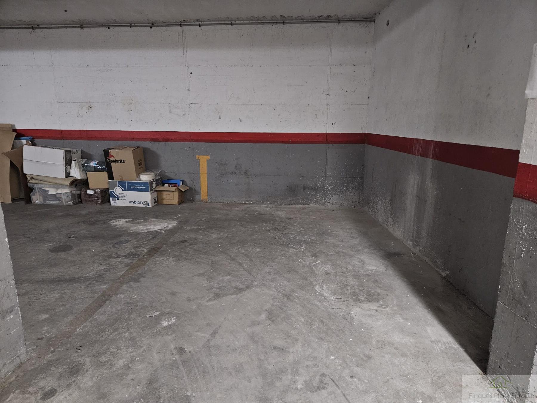 Vente de garage dans Santa Cristina D´aro