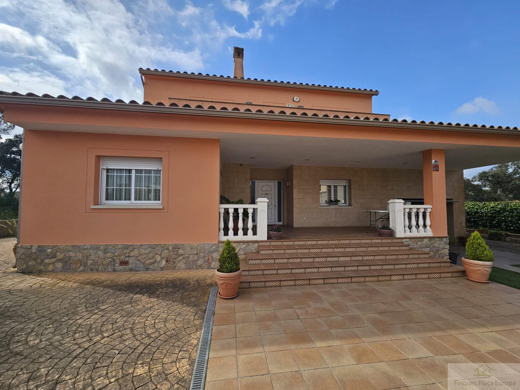 Продажа от

 Домa на Llagostera