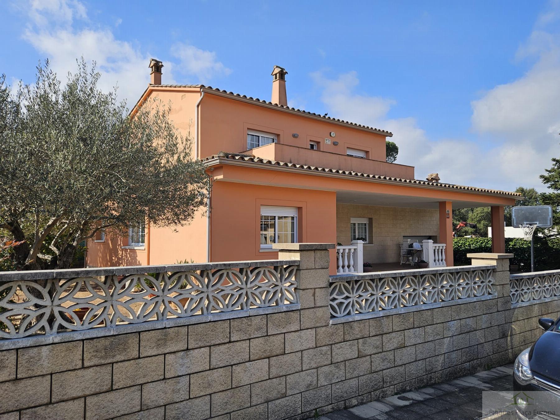 Продажа от

 Домa на Llagostera