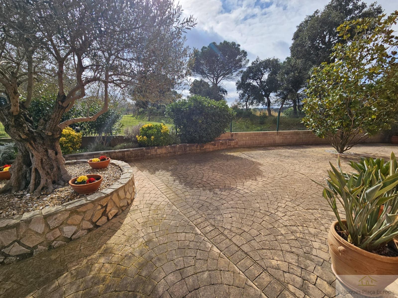 For sale of house in Llagostera