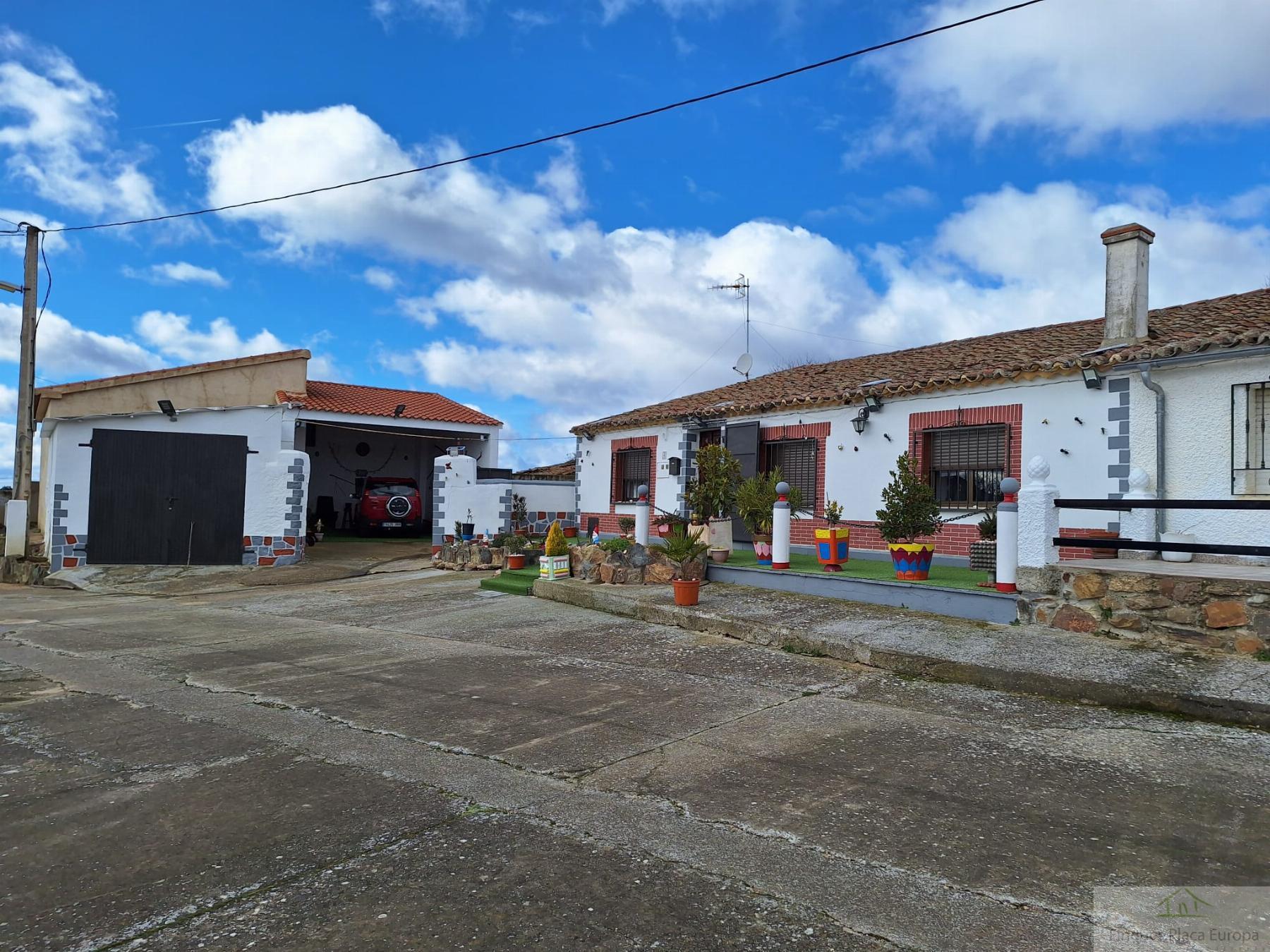 For sale of house in Berrocal de Huebra