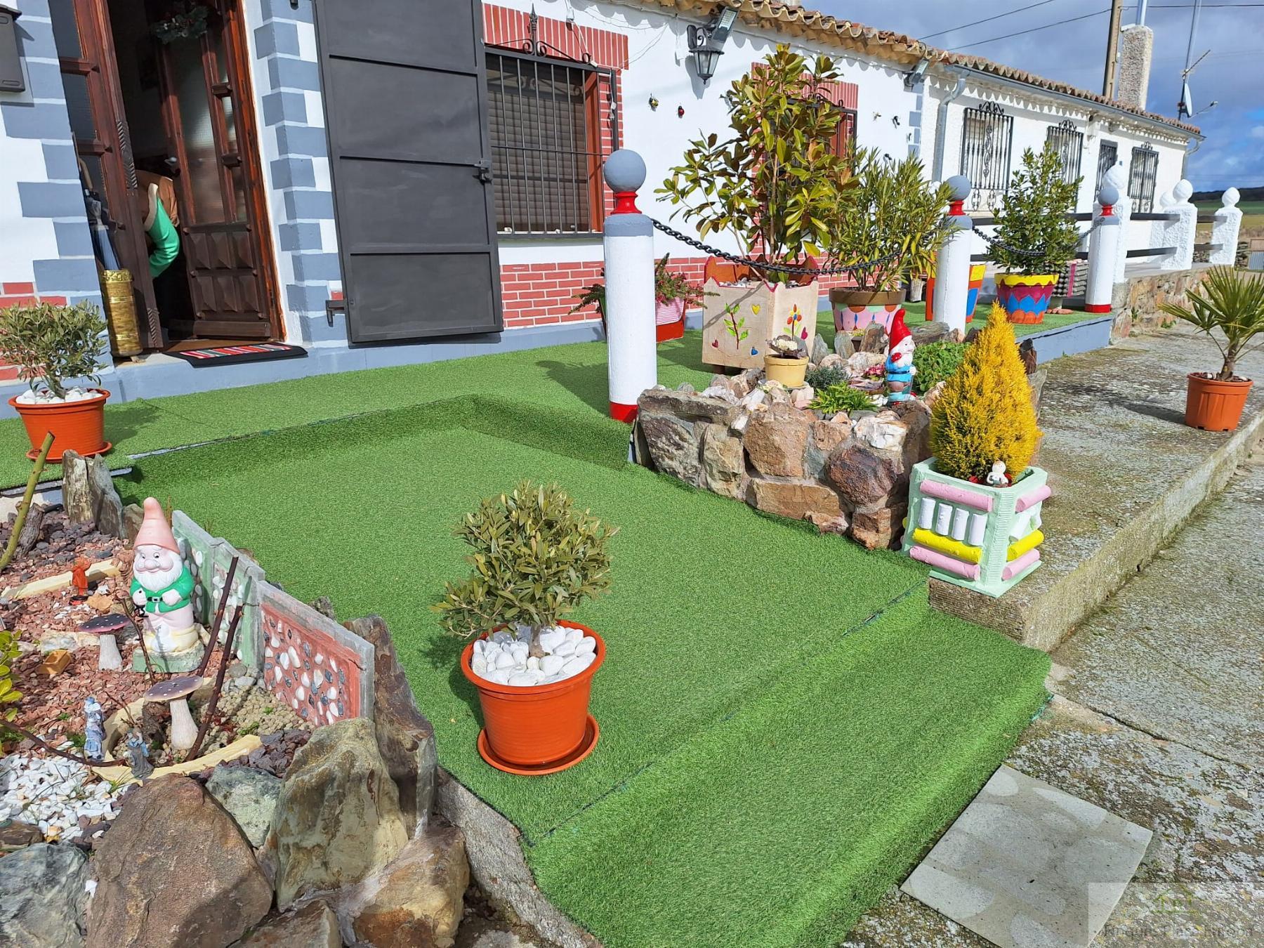 For sale of house in Berrocal de Huebra