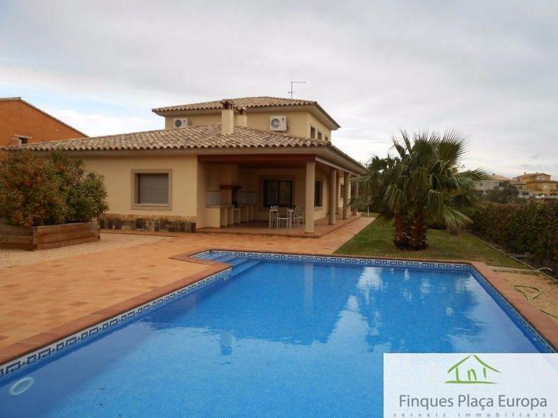 Venda de casa a Santa Cristina D´aro