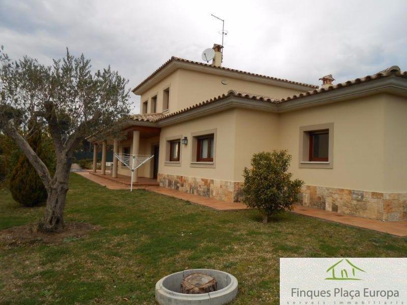 Venda de casa a Santa Cristina D´aro