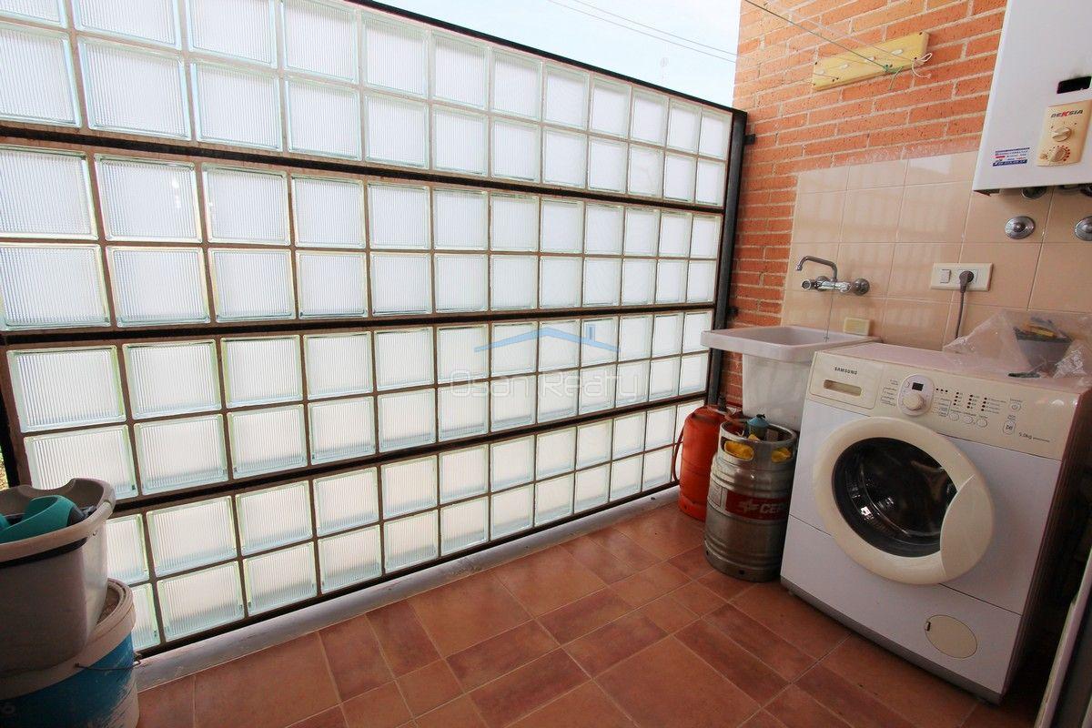 Piso, 135 m2, 3 dormitorios, 2 ba\u00f1os, NoBuen estado, Exterior, plan.