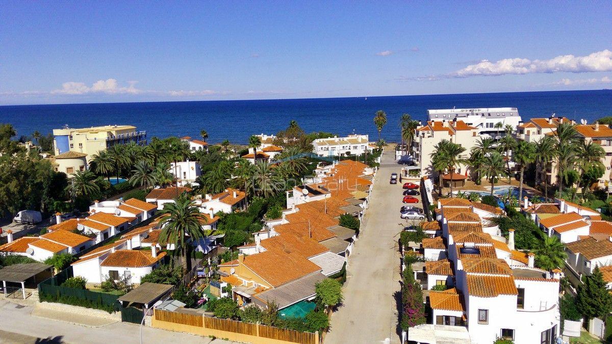 Zu verkaufen von chalet in
 Dénia