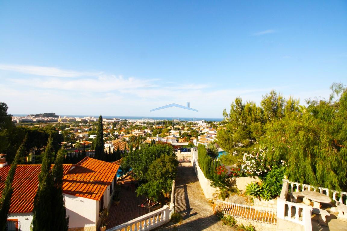 Zu verkaufen von chalet in
 Dénia