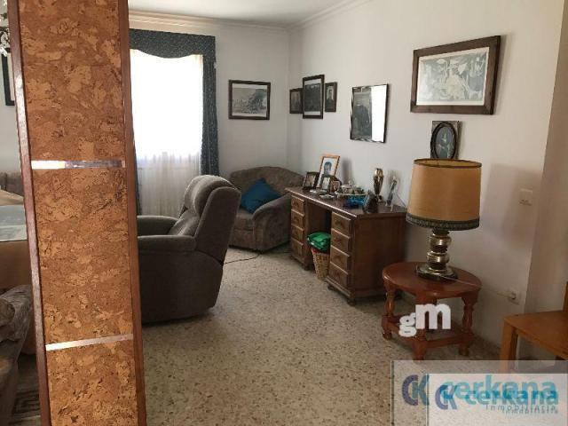 For sale of flat in Gines