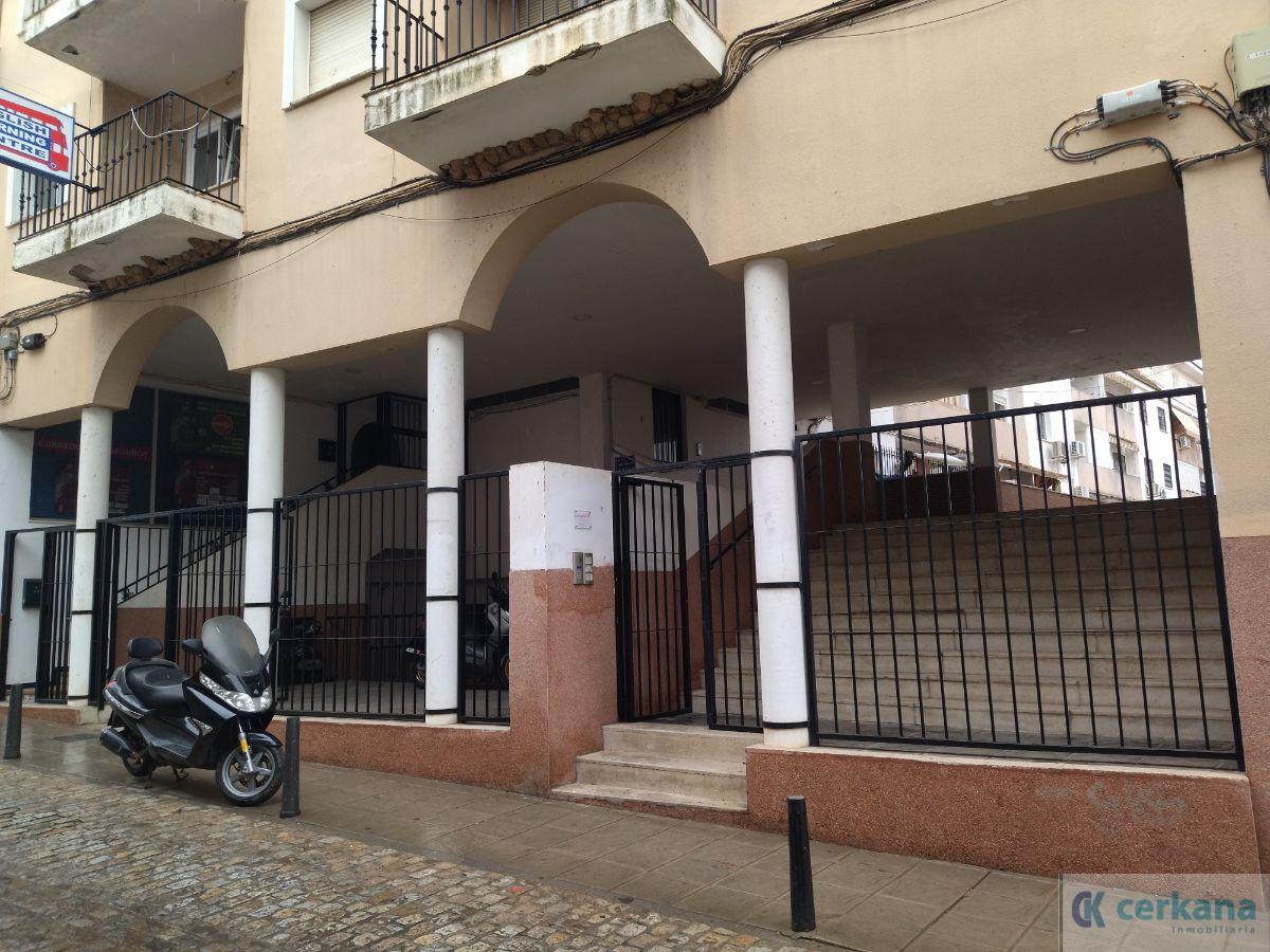 Venta de local comercial en Sanlúcar la Mayor