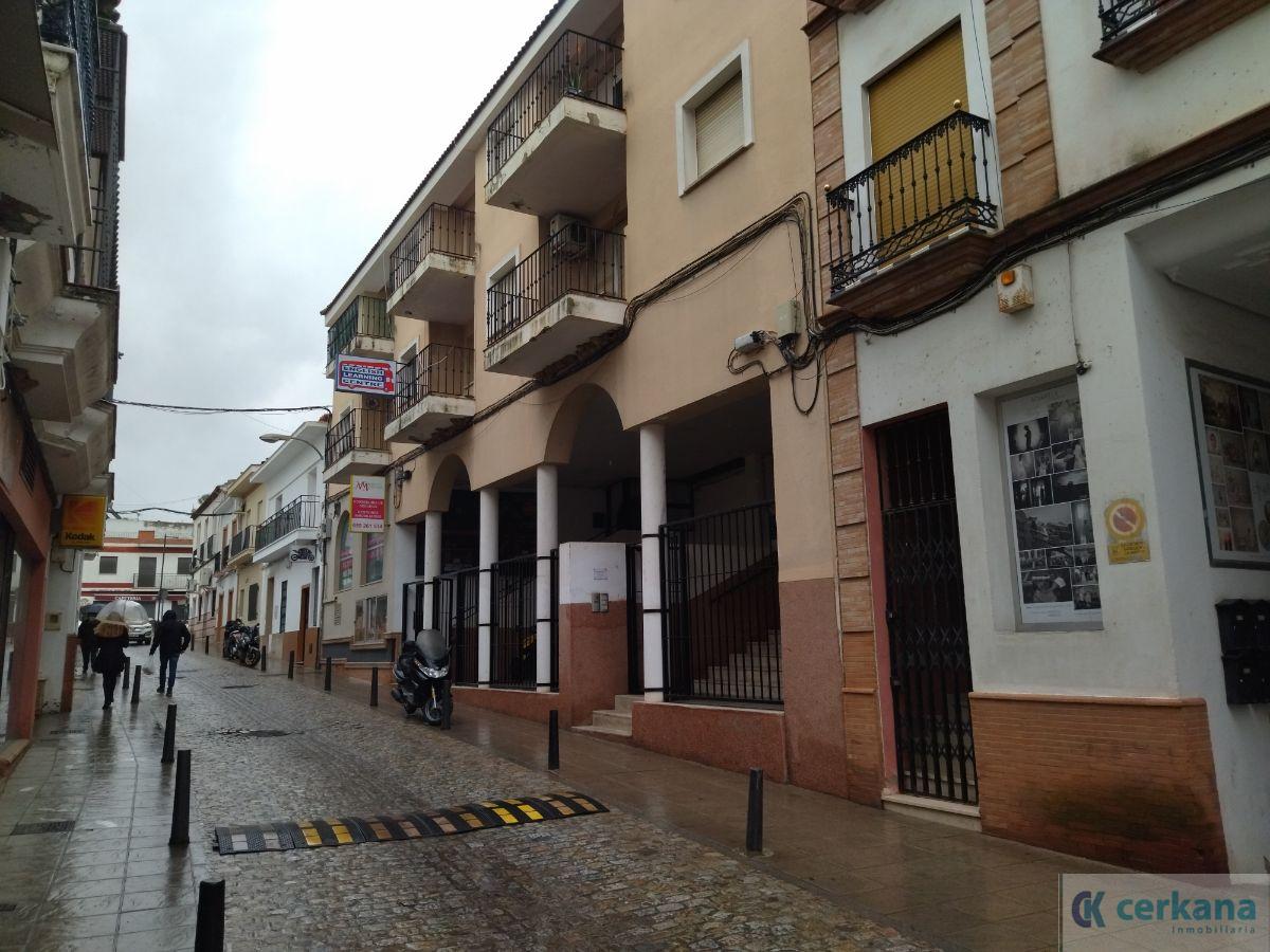 Venta de local comercial en Sanlúcar la Mayor