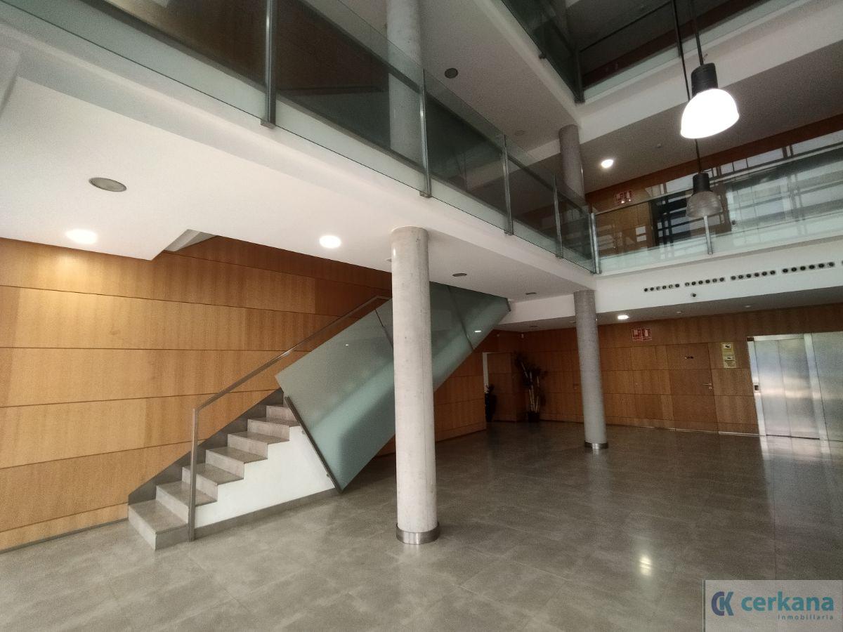 For rent of office in Salteras